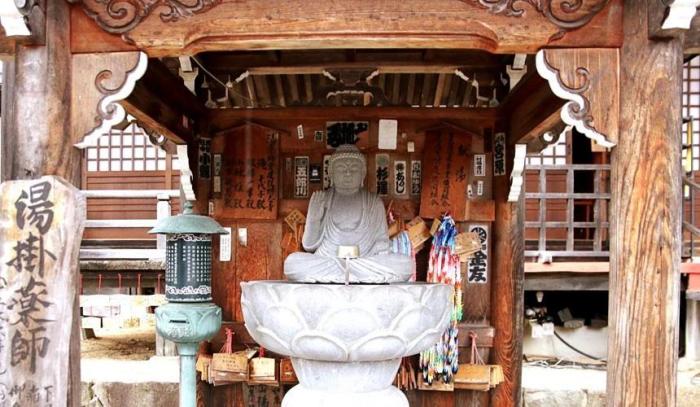 醫山靈王溫泉寺外觀