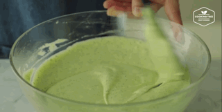 混合蛋糊與黃油牛奶液